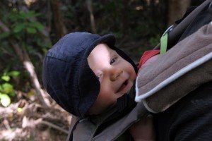 Selma ganz gemütlich auf Antjes Rücken