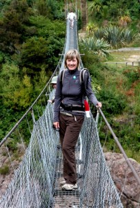 Antje auf NZ's längster Swingbridge