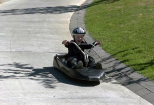 Benno beim Sommerrodeln